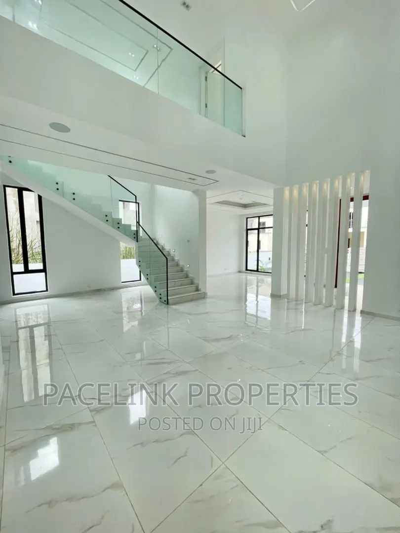 5bdrm Mansion in Chevron for sale