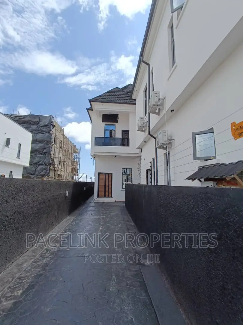 4bdrm Duplex in Ilaje / Lekki for sale