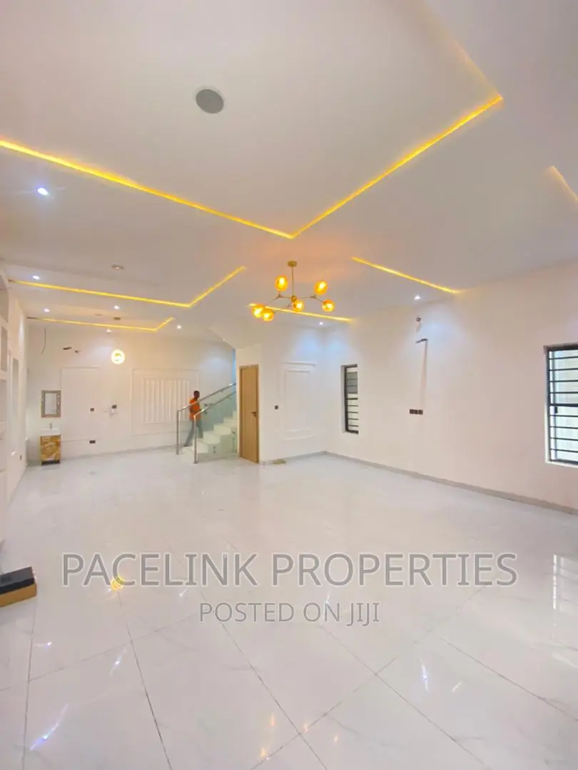 5bdrm Mansion in Chevron for sale