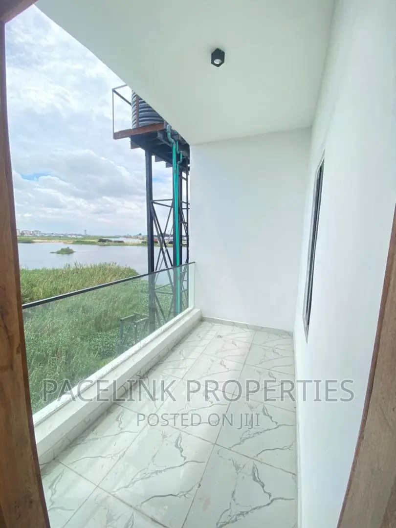 5bdrm Mansion in Chevron for sale