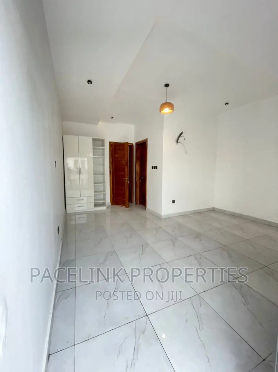 Furnished 5bdrm Mansion in Chevron for sale