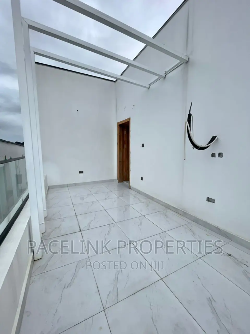 Furnished 5bdrm Mansion in Chevron for sale