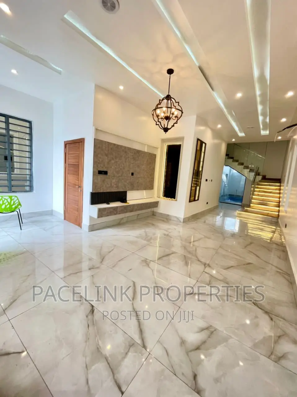 Furnished 5bdrm Mansion in Chevron for sale