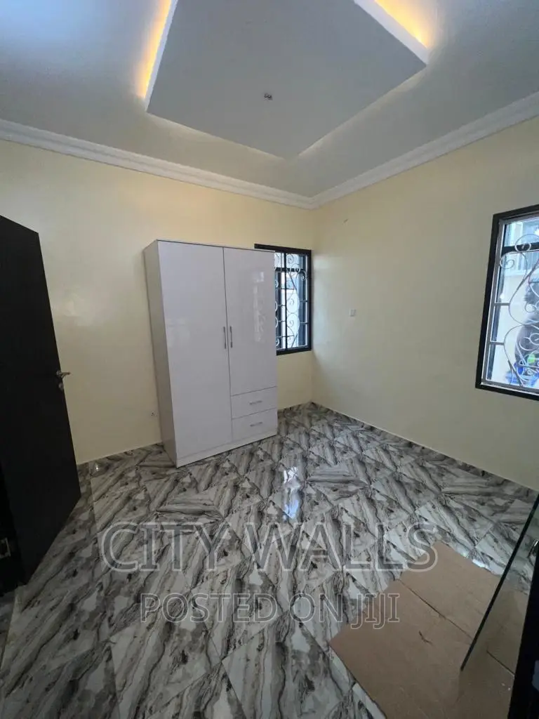 Mini Flat in Idado for rent