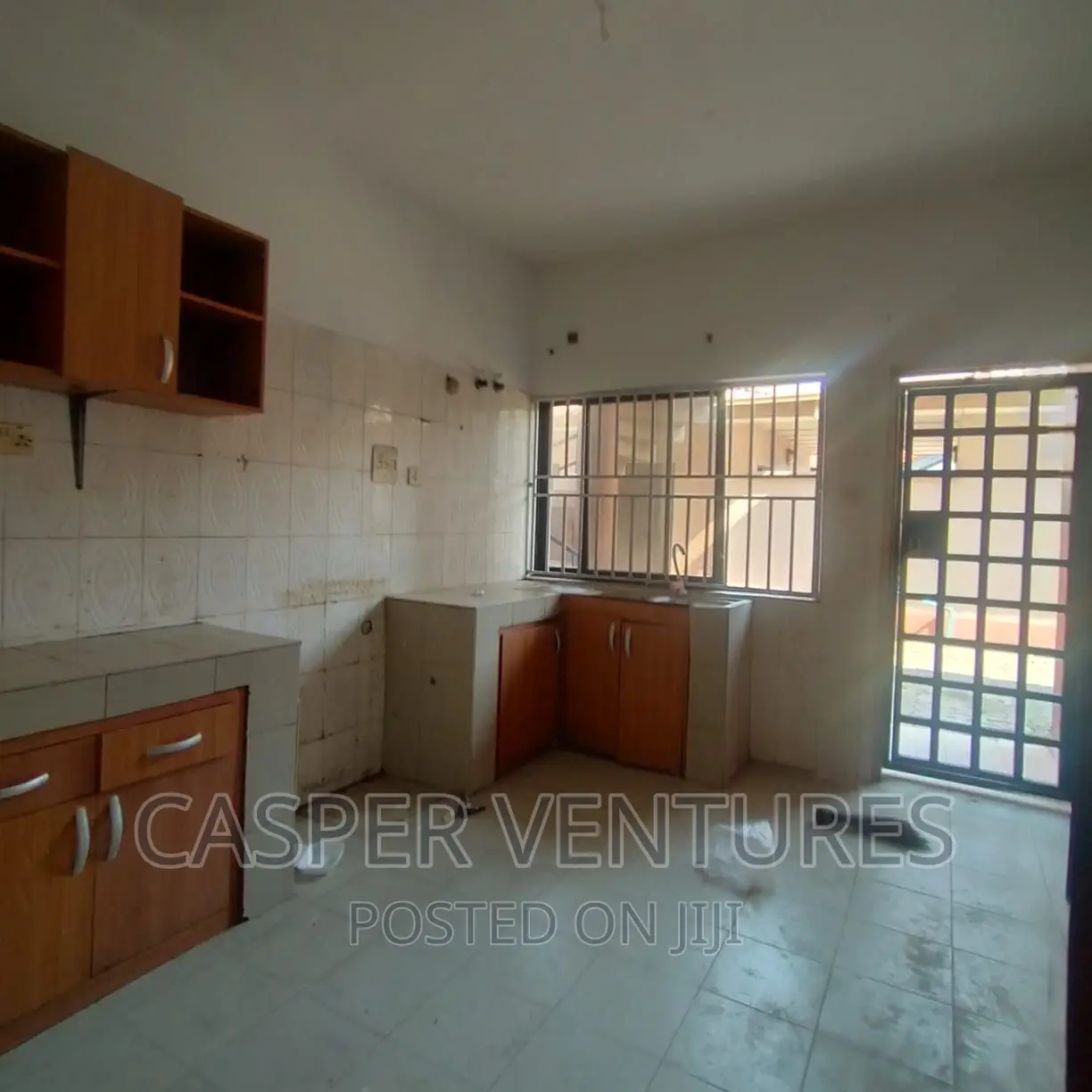 3bdrm Apartment in New Road, Igbo-efon for rent