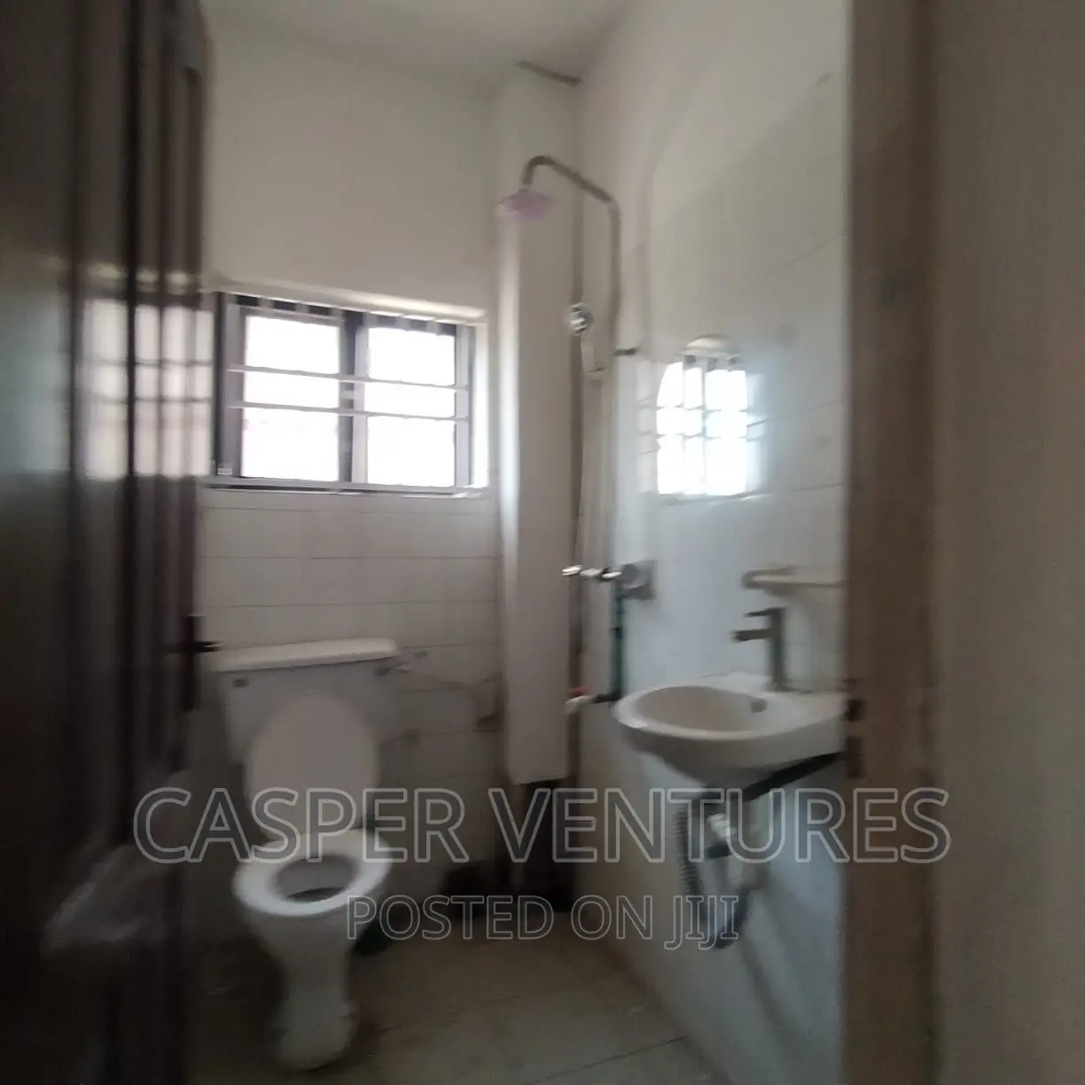 3bdrm Apartment in New Road, Igbo-efon for rent