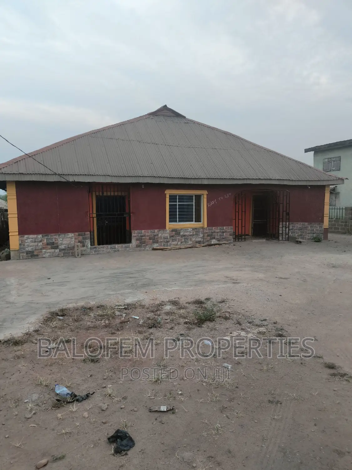 10bdrm Bungalow in Balofem Properties &, Abeokuta South for sale