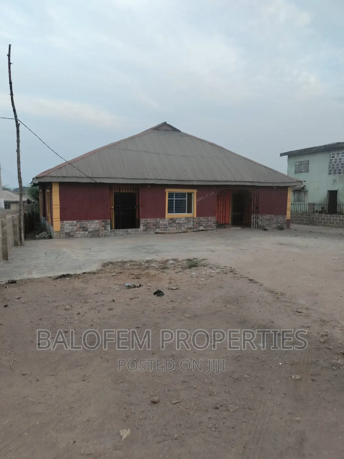 10bdrm Bungalow in Balofem Properties &, Abeokuta South for sale