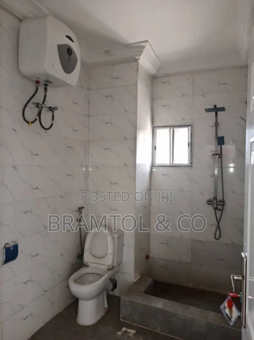 2bdrm Block of Flats in Area 11 for rent