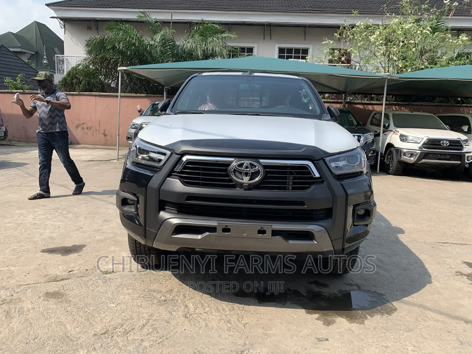 New Toyota Hilux 2022 Black