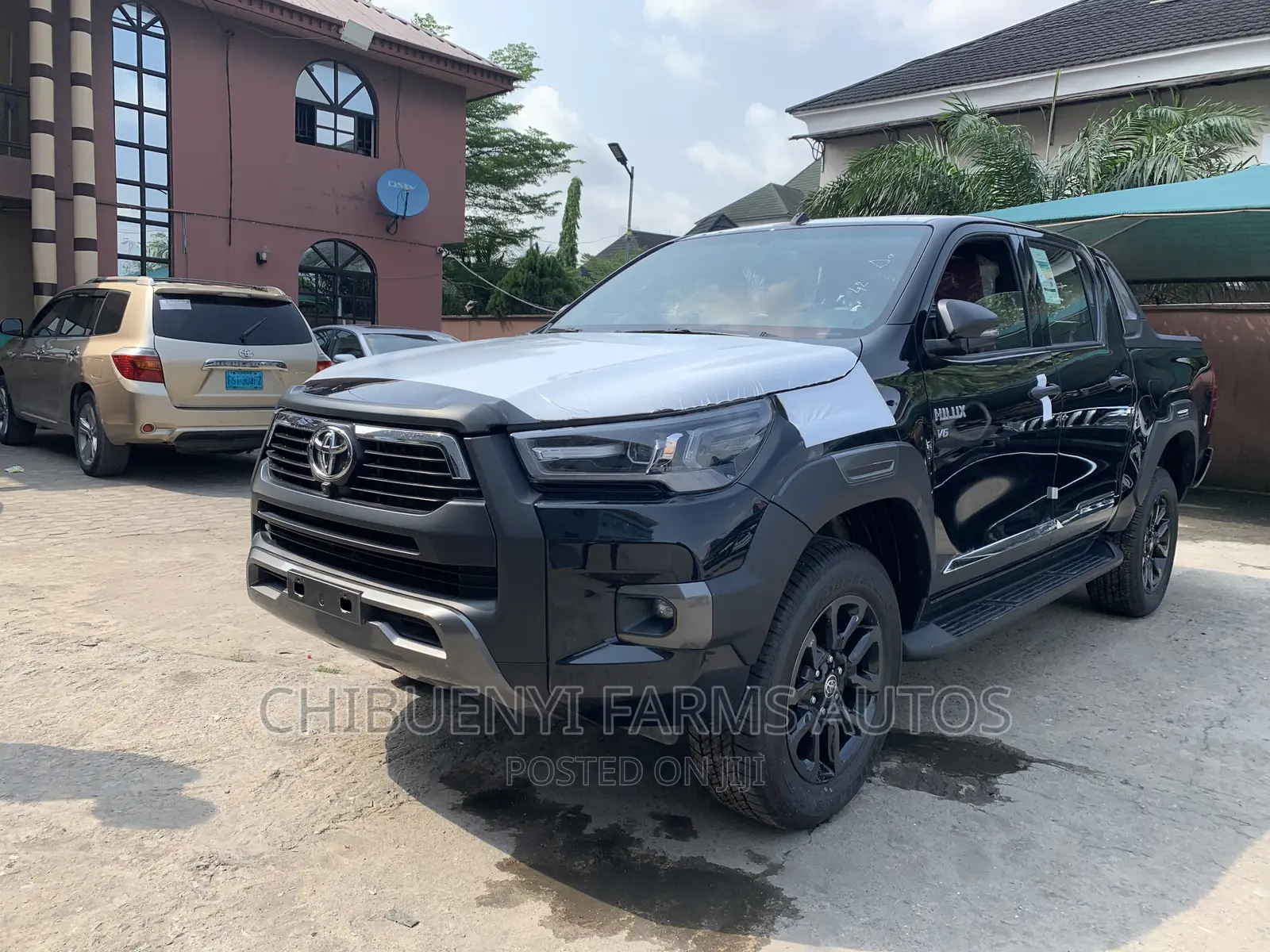 New Toyota Hilux 2022 Black