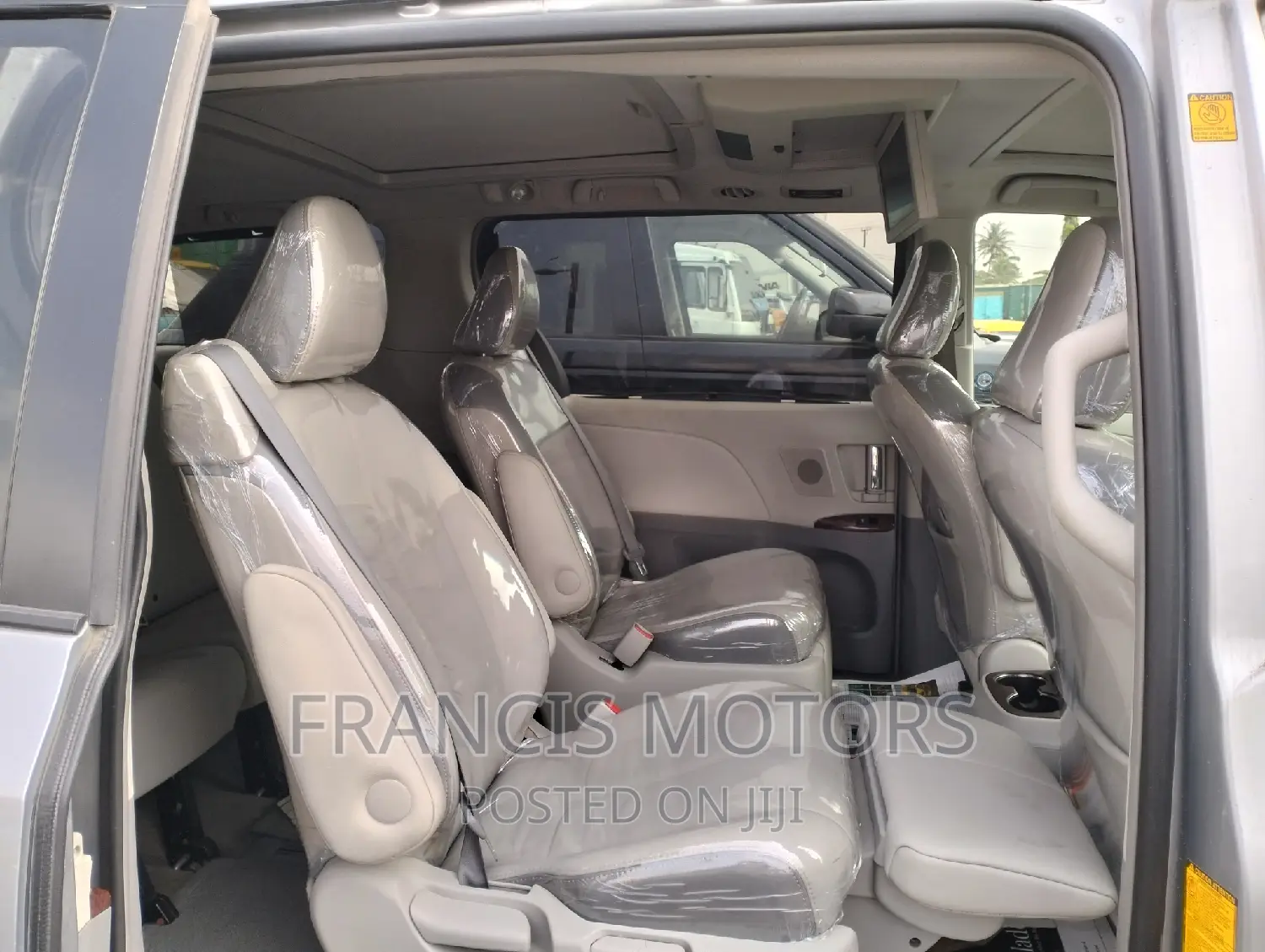 Toyota Sienna XLE AWD 7-Passenger 2013 Silver