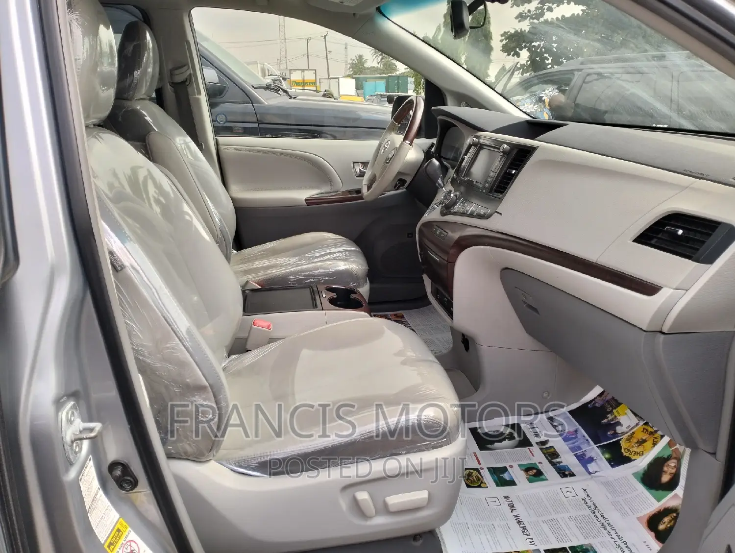 Toyota Sienna XLE AWD 7-Passenger 2013 Silver