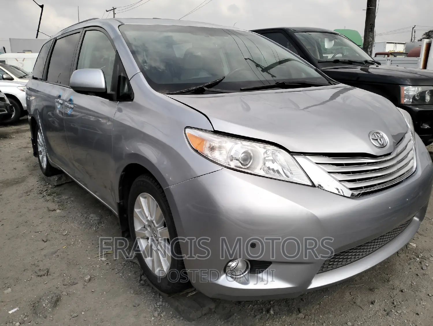 Toyota Sienna XLE AWD 7-Passenger 2013 Silver