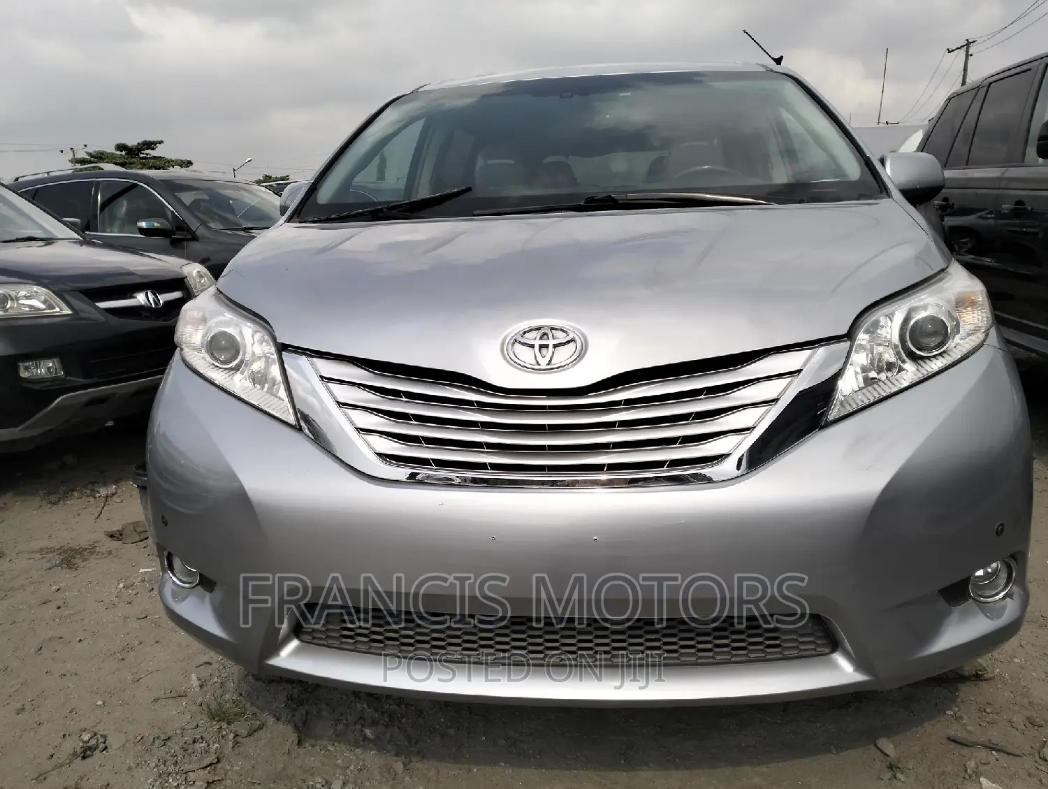 Toyota Sienna XLE AWD 7-Passenger 2013 Silver
