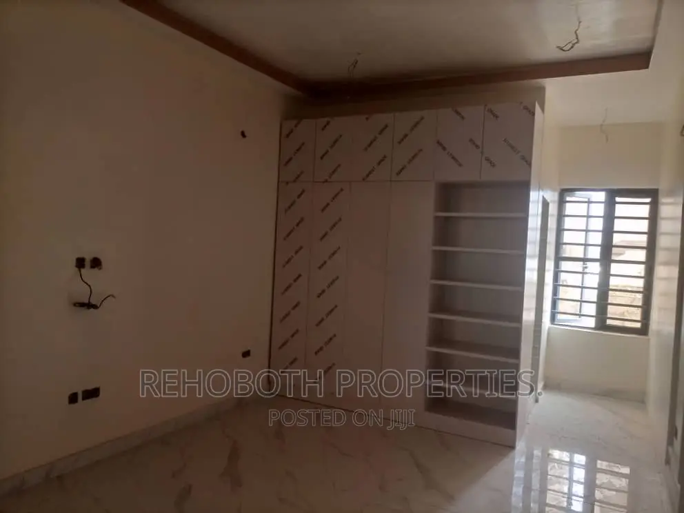 5bdrm Duplex in Elebu, Ibadan for sale
