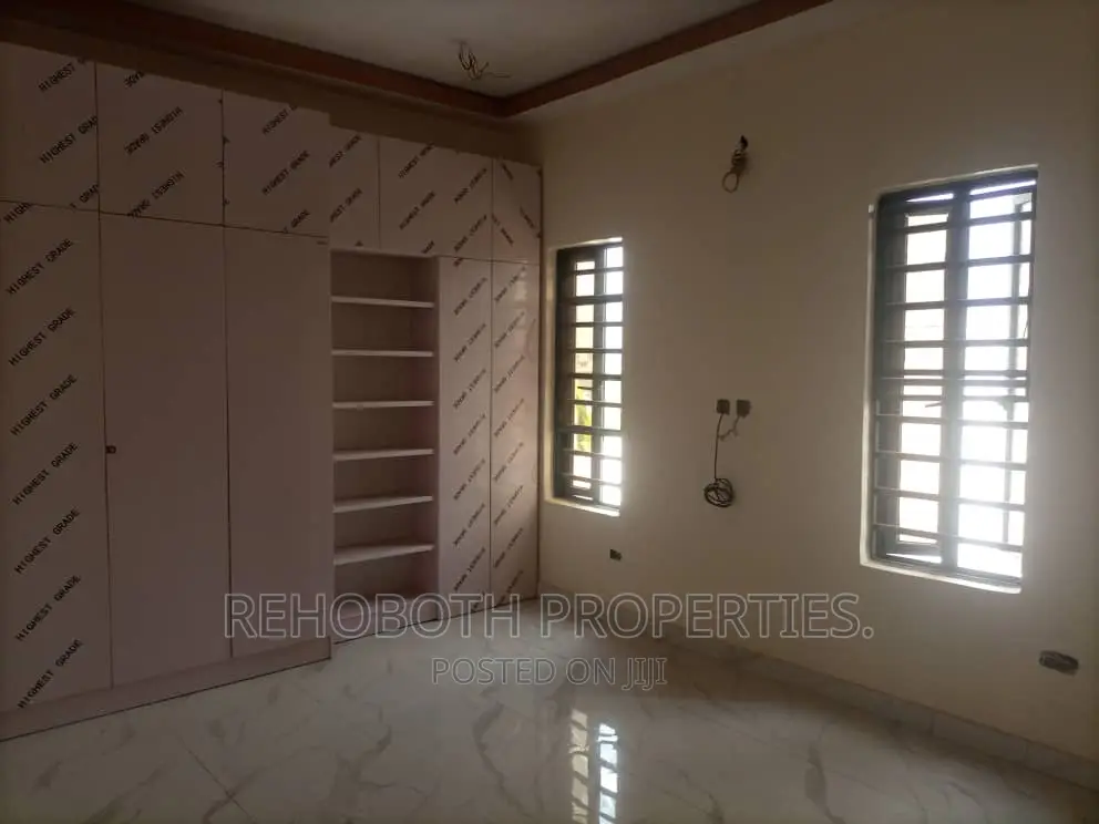 5bdrm Duplex in Elebu, Ibadan for sale