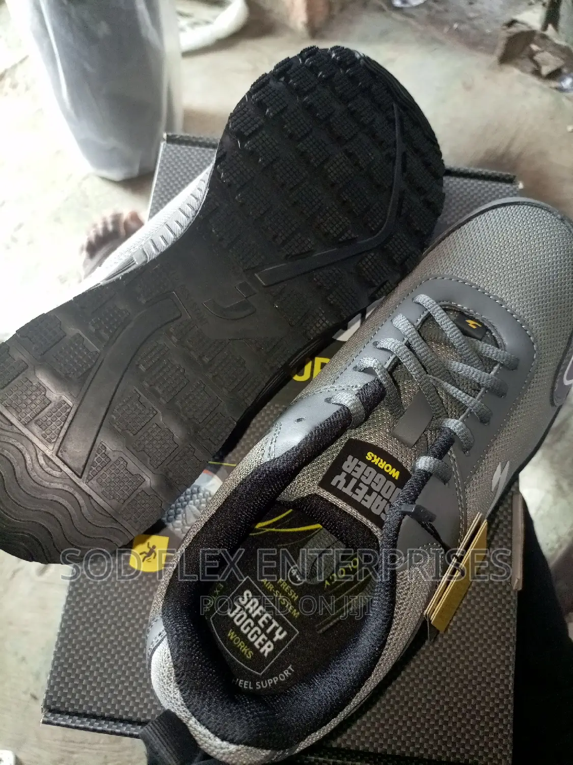 Econila Arch Color Safety Joggers Shoe