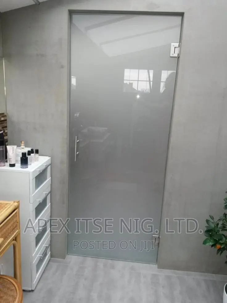 Toilet Glass Hinged Entrance DR