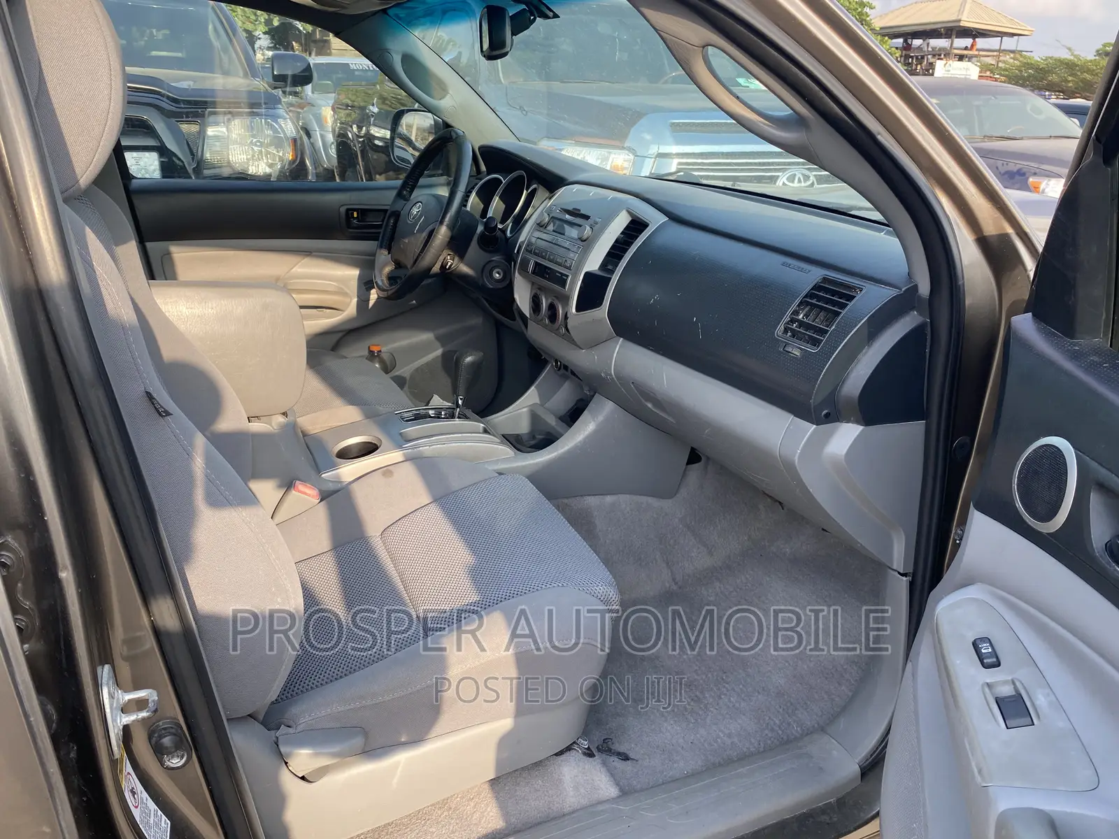 Toyota Tacoma 2011 Gold
