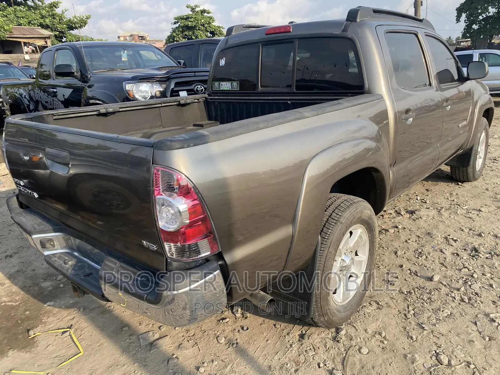 Toyota Tacoma 2011 Gold