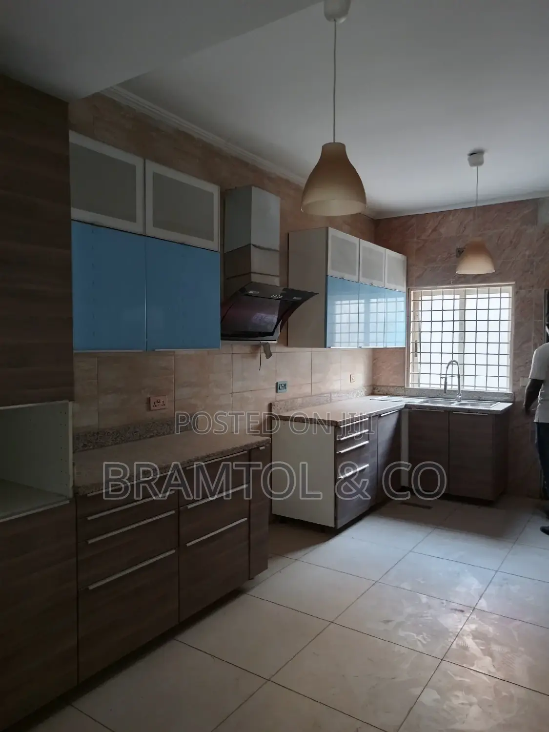 4bdrm Townhouse / Terrace in Durumi for rent