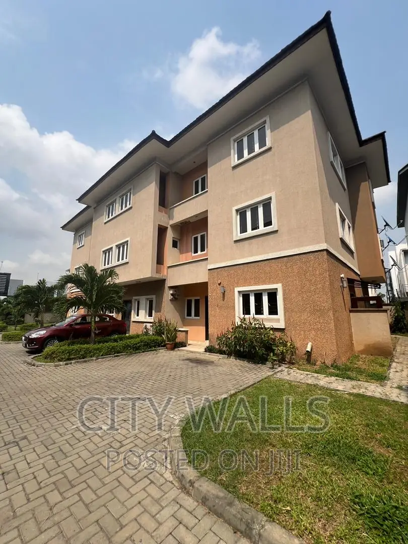4bdrm Townhouse / Terrace in Richmond Estate, Ikate for rent