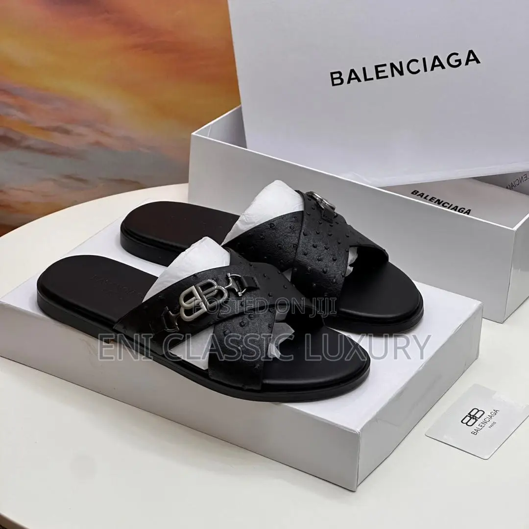 Most Wanted Trending Luxury Slippers Versace Available