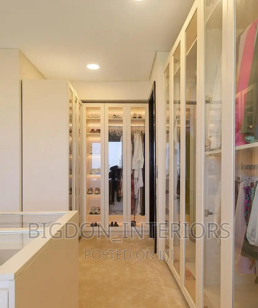 Walk-in Closet and Wardrobe