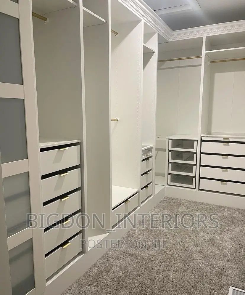 Walk-in Closet and Wardrobe