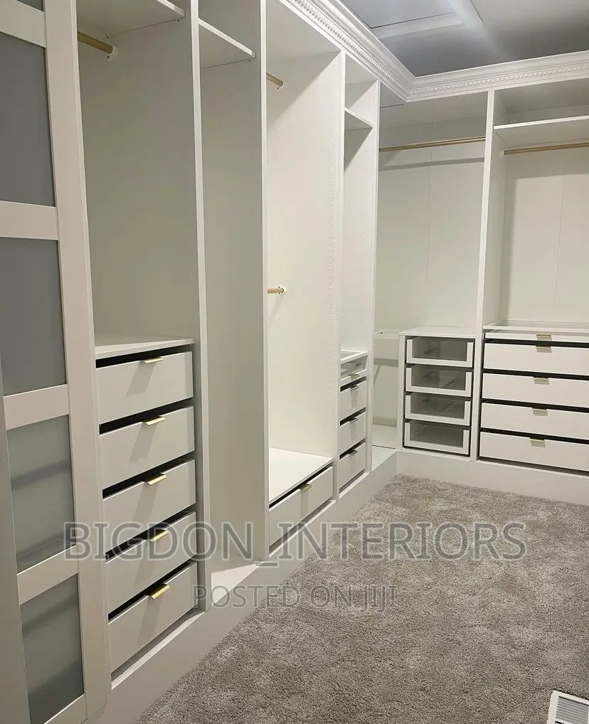 Walk-in Closet and Wardrobe