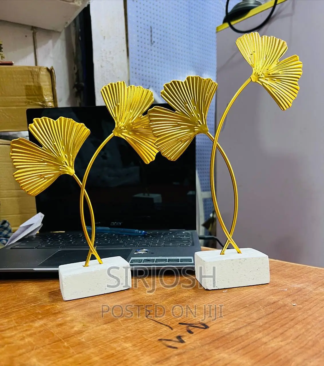 Double Leaf Stand With White Base