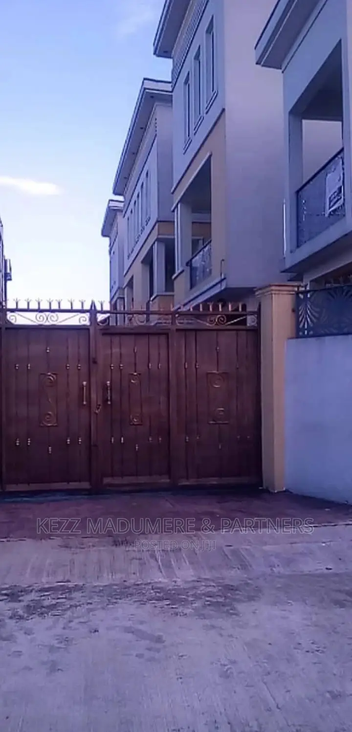 4bdrm Duplex in Dr Peter Odili, Port for sale