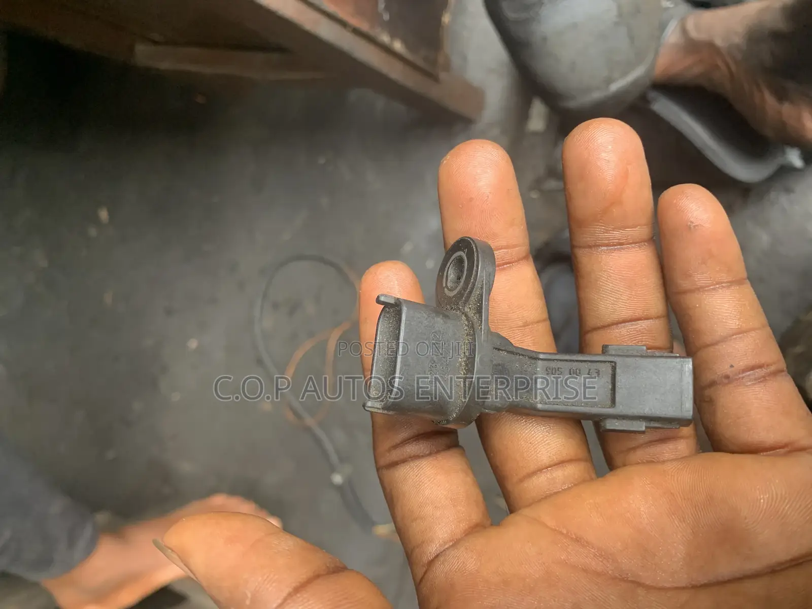Starting(Fly Wheel)Sensor for 274,270 GLC,C300,CLA,GLA,GLS