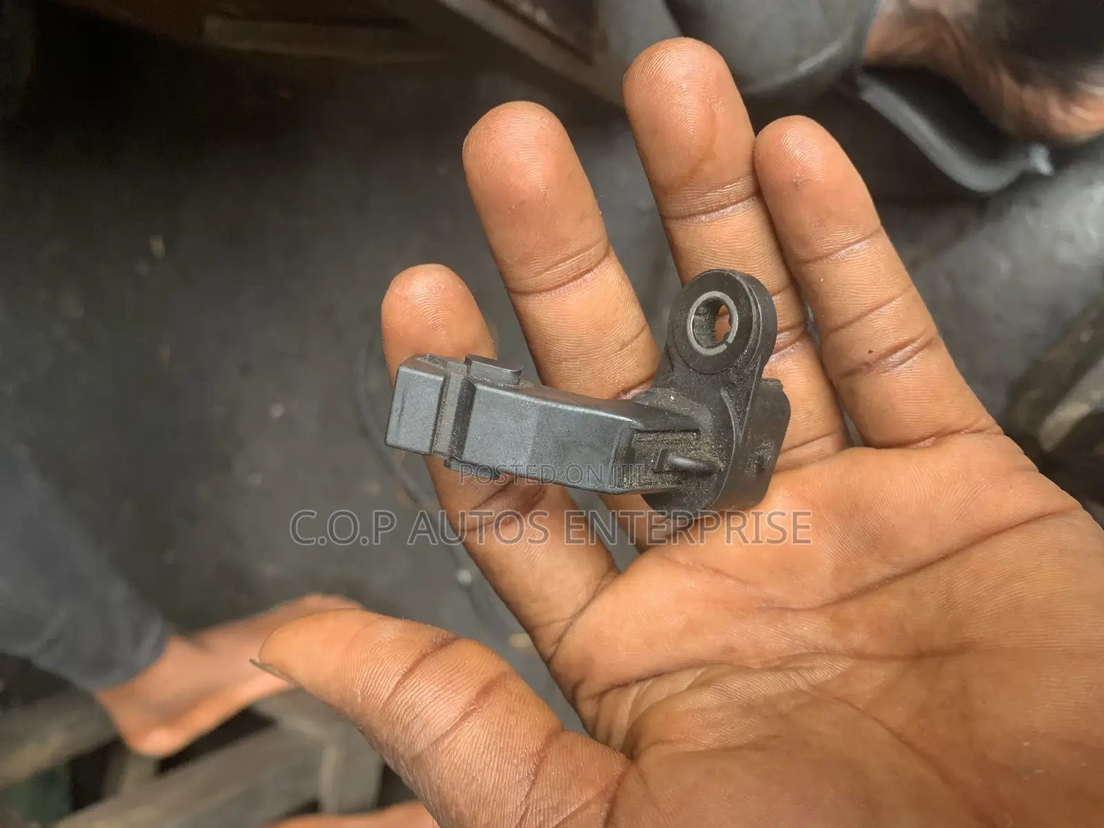 Starting(Fly Wheel)Sensor for 274,270 GLC,C300,CLA,GLA,GLS