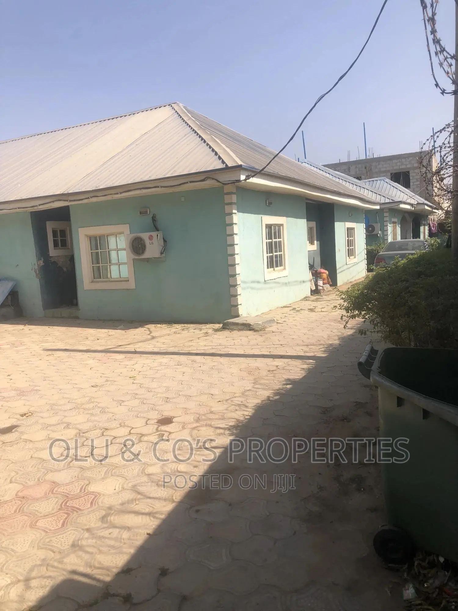 6bdrm Bungalow in Aco Amac Estate, Lugbe District for sale