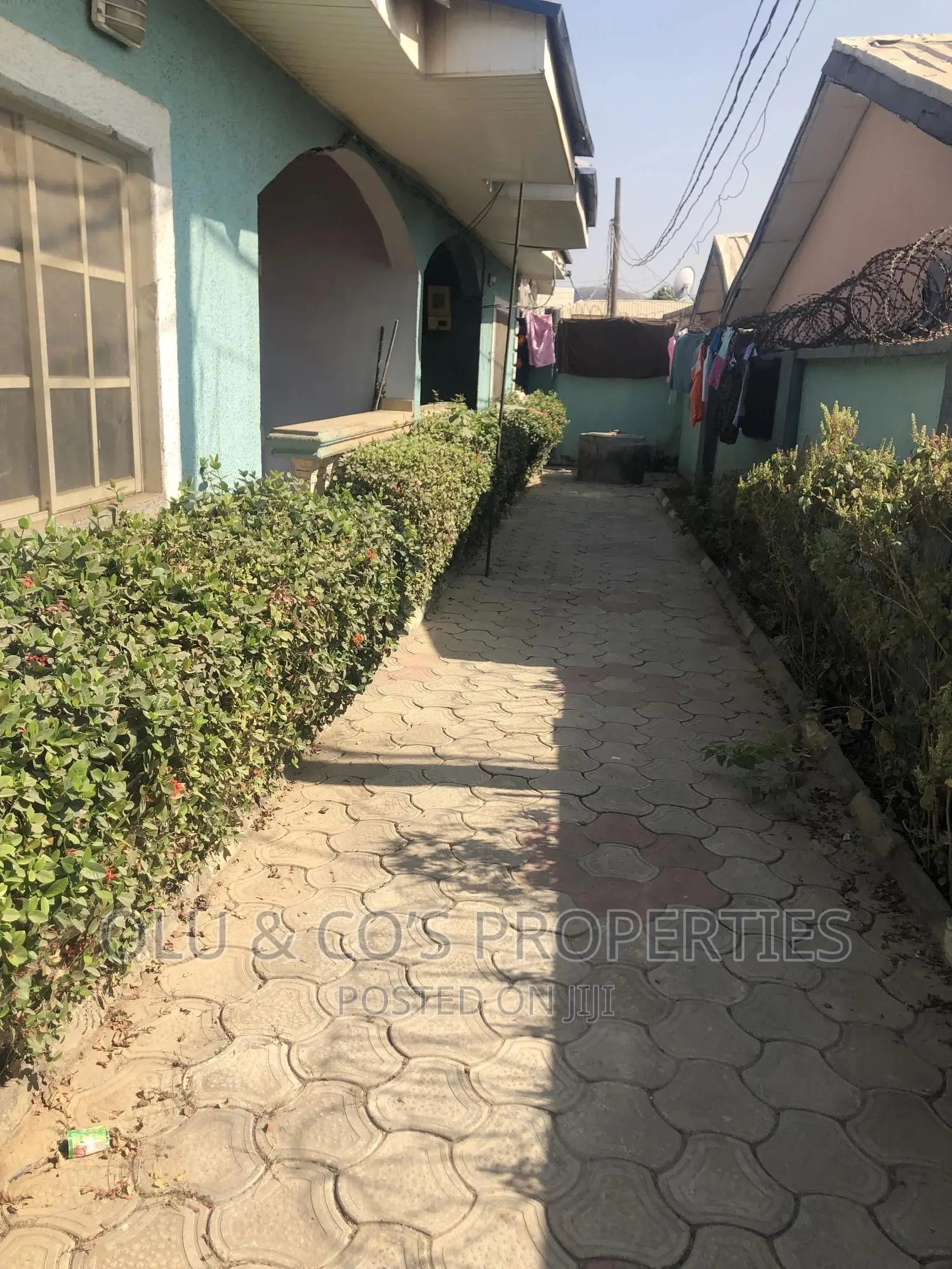 6bdrm Bungalow in Aco Amac Estate, Lugbe District for sale