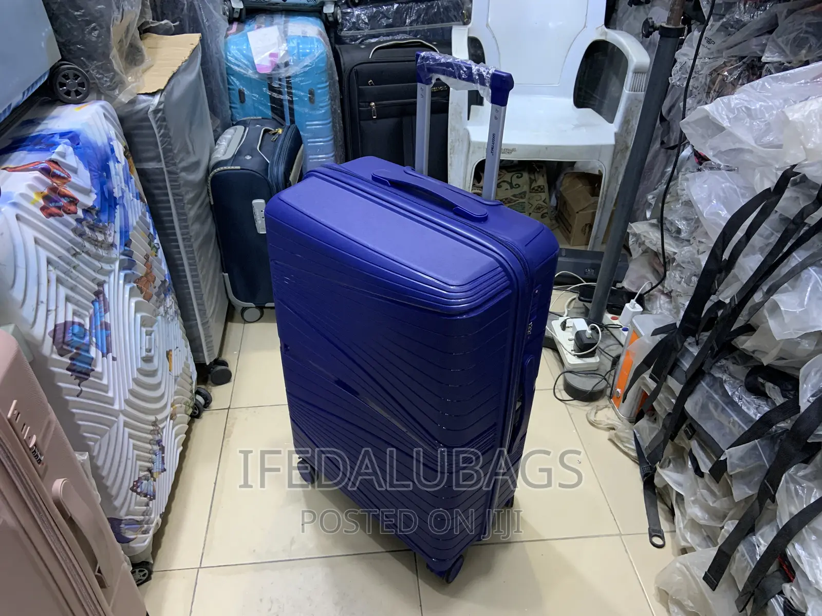 Medium Size Blue Quality Unbreakable Travel Luggage