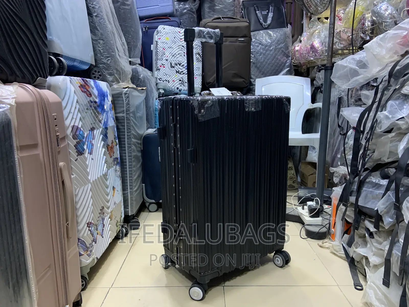 Medium Size Aluminum Frame Unbreakable Travel Luggage