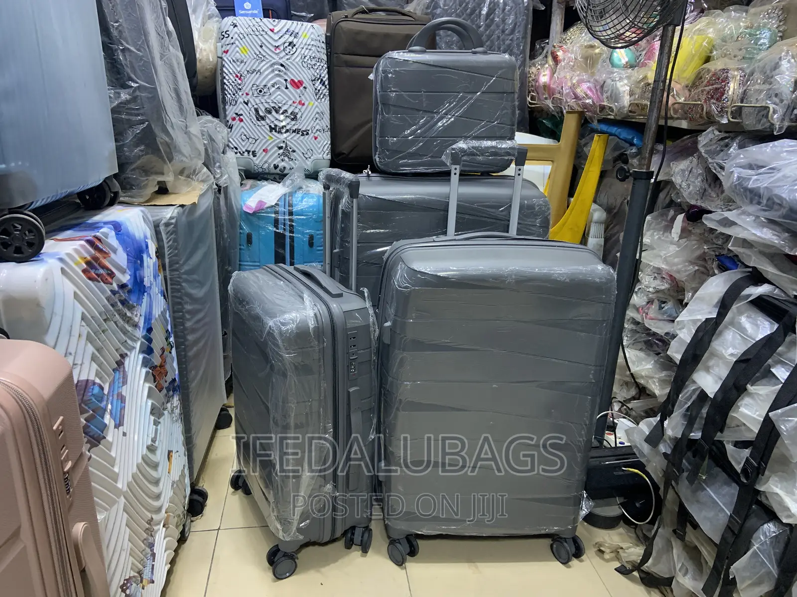 Set Of Grey Colour Quality Unbreakable Travel Luggage
