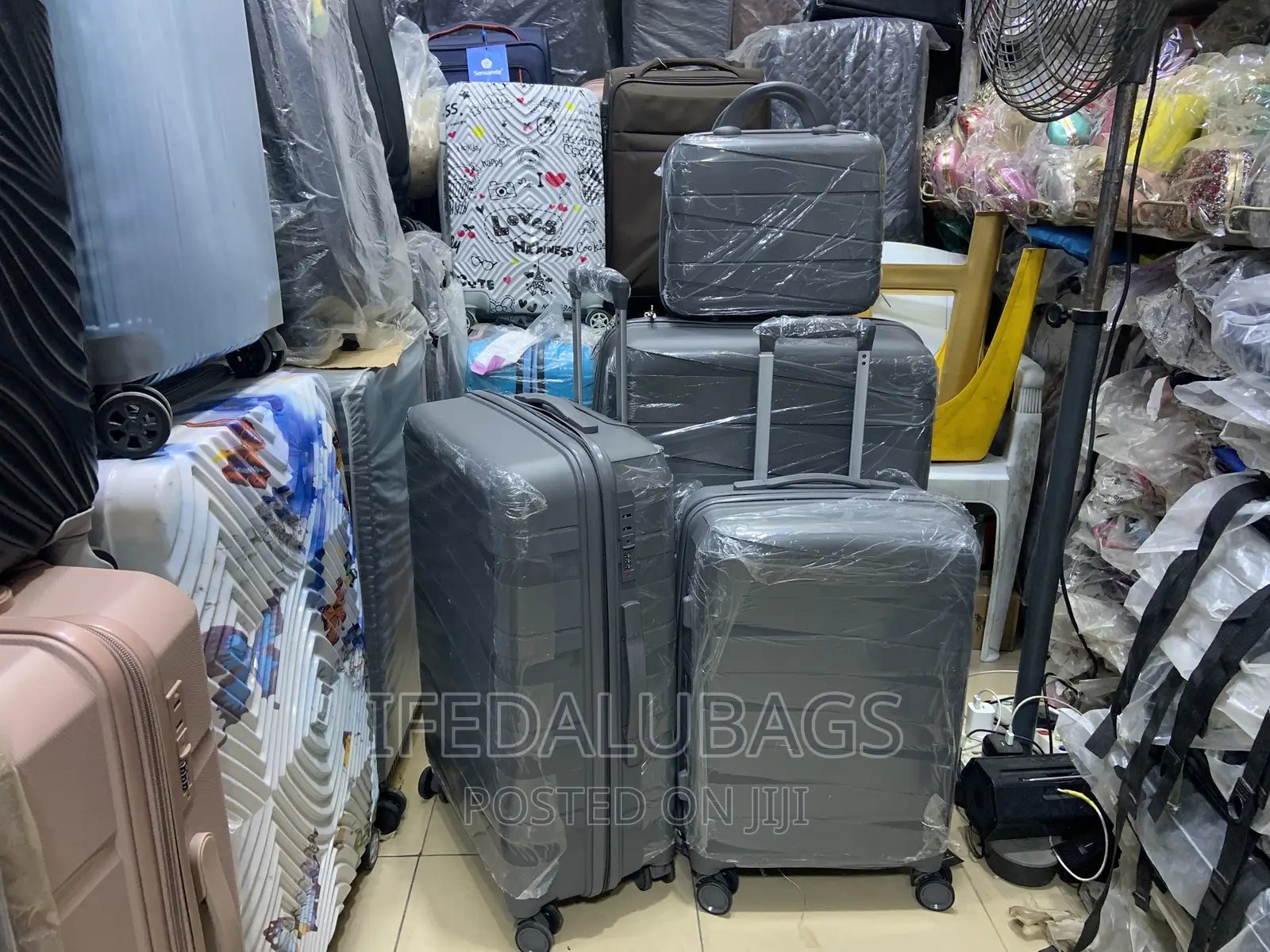 Set Of Grey Colour Quality Unbreakable Travel Luggage