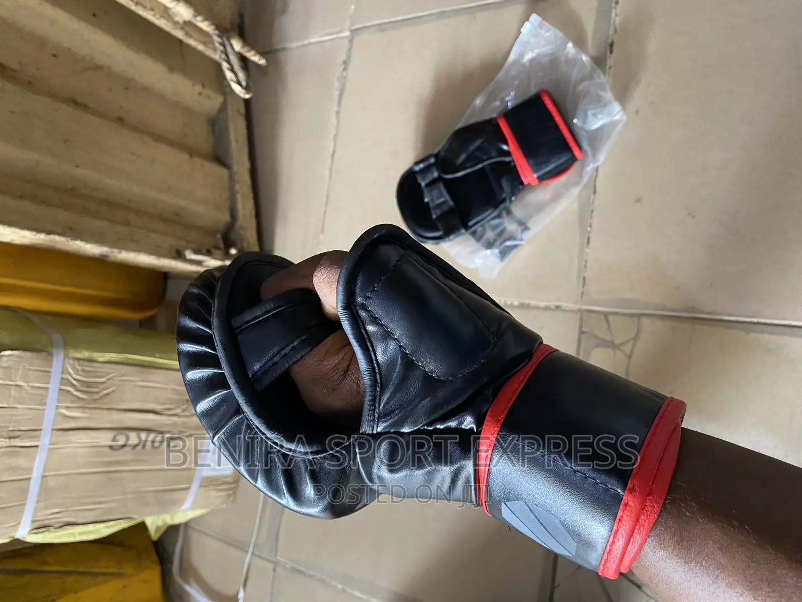 UFC Gloves ( 01)