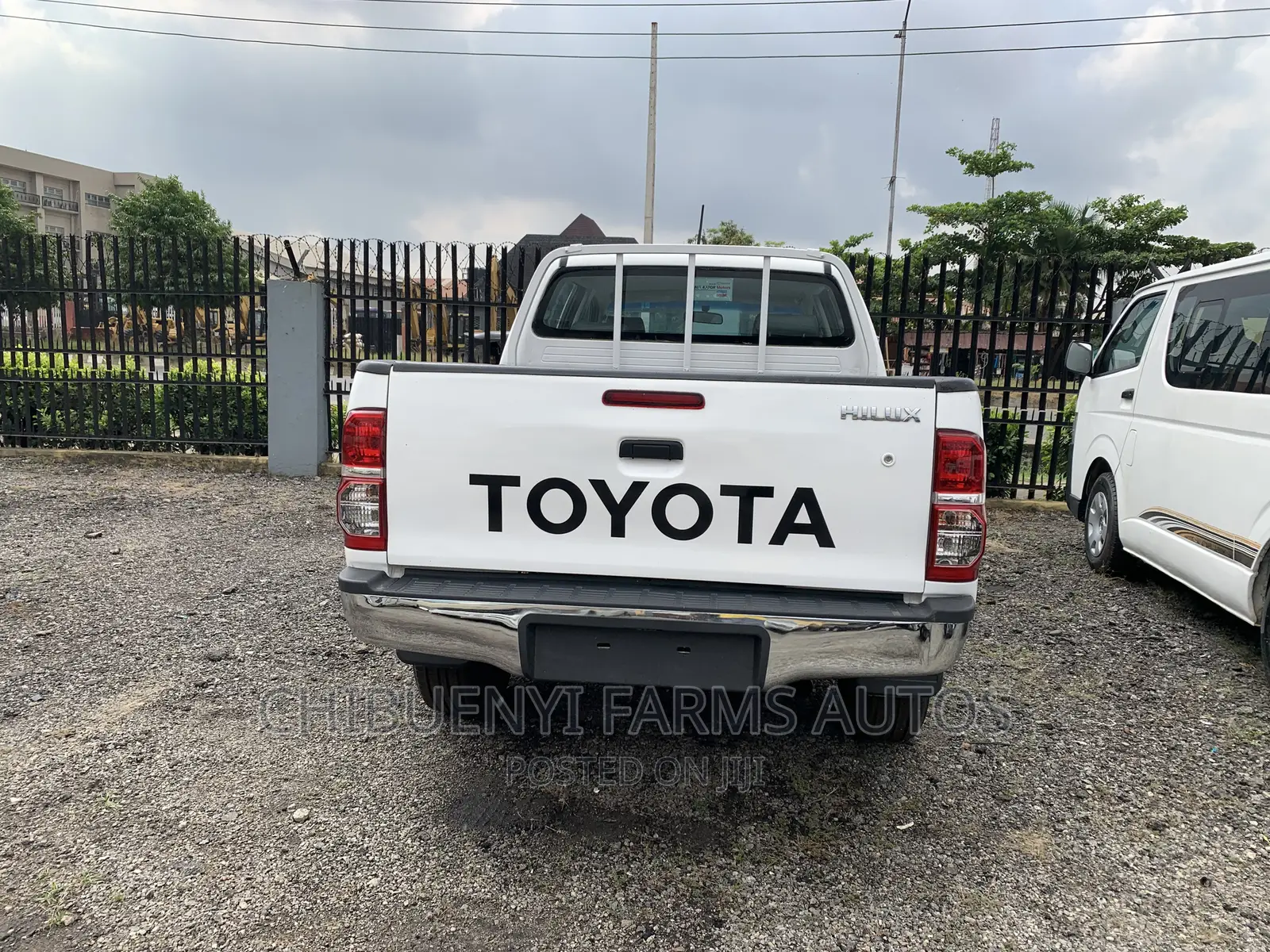 Toyota Hilux SR 4x4 2015 White
