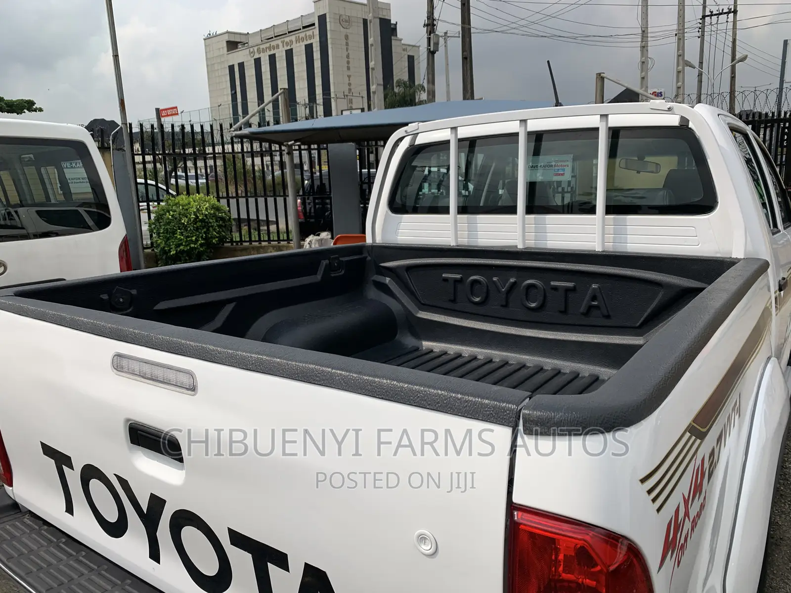 Toyota Hilux SR 4x4 2015 White