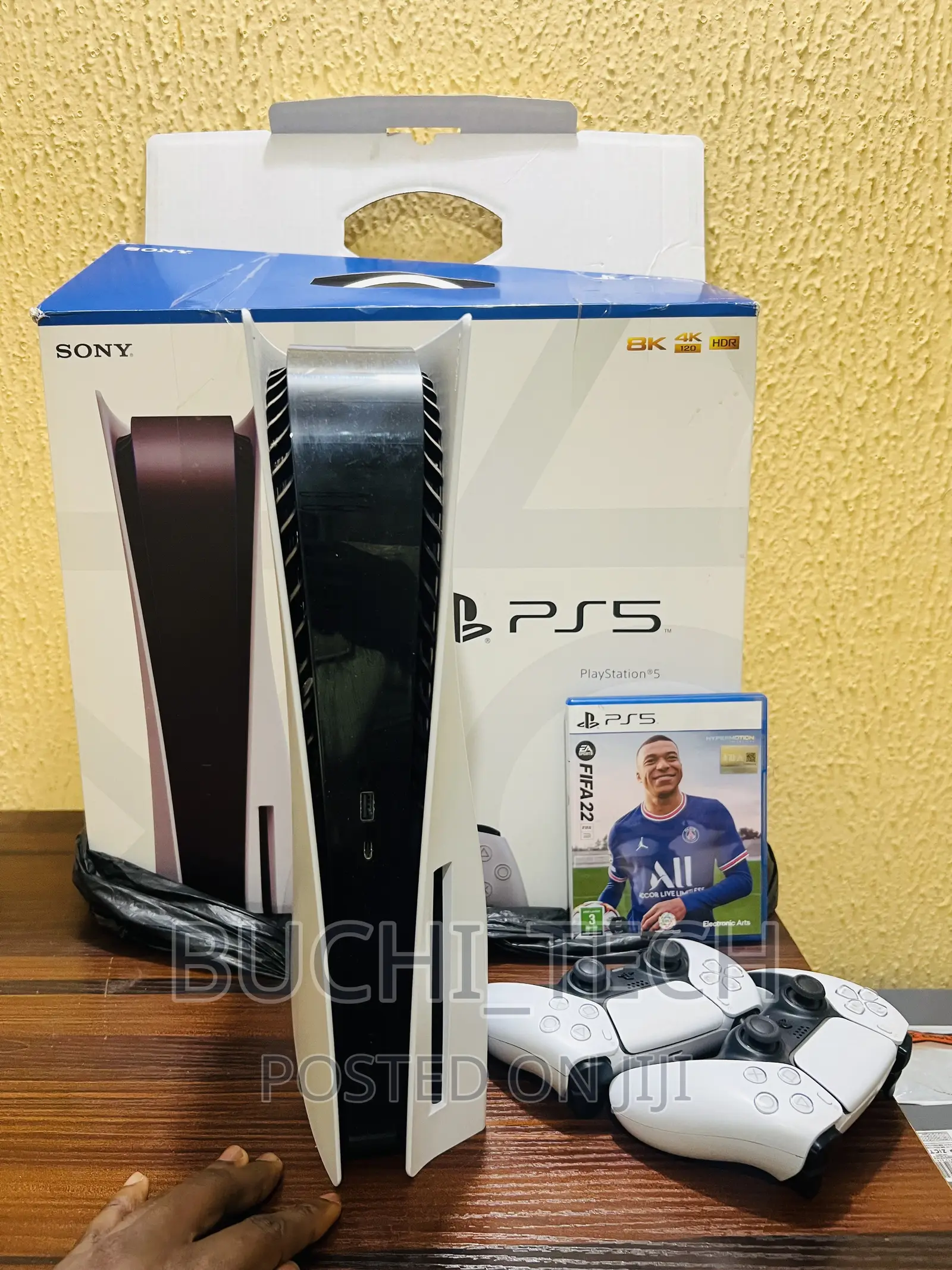 Ps5 Console With 2 Pads and Fifa22 Disc for Sale or Swap