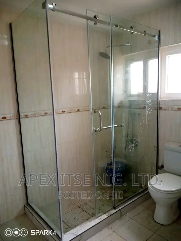 Sparkle Toilet Glass Cubicle