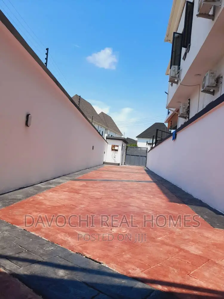 5bdrm Duplex in Chevron, Lekki for sale