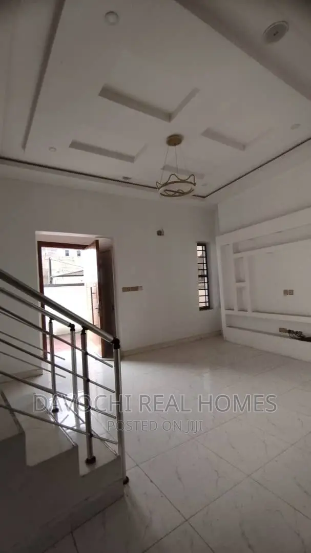 5bdrm Duplex in Chevron, Lekki for sale