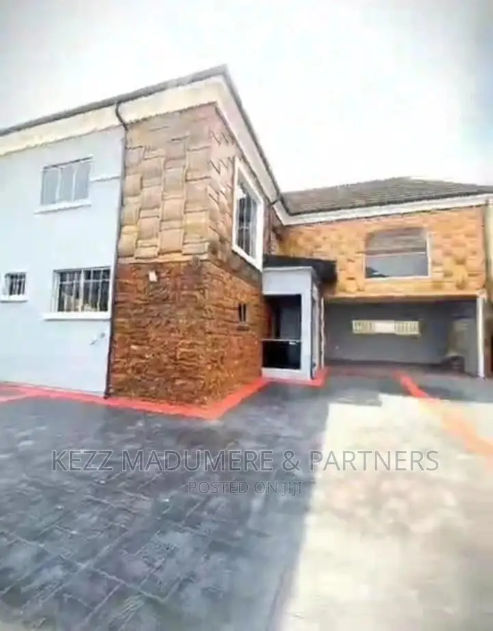 5bdrm Duplex in New Gra Port for sale