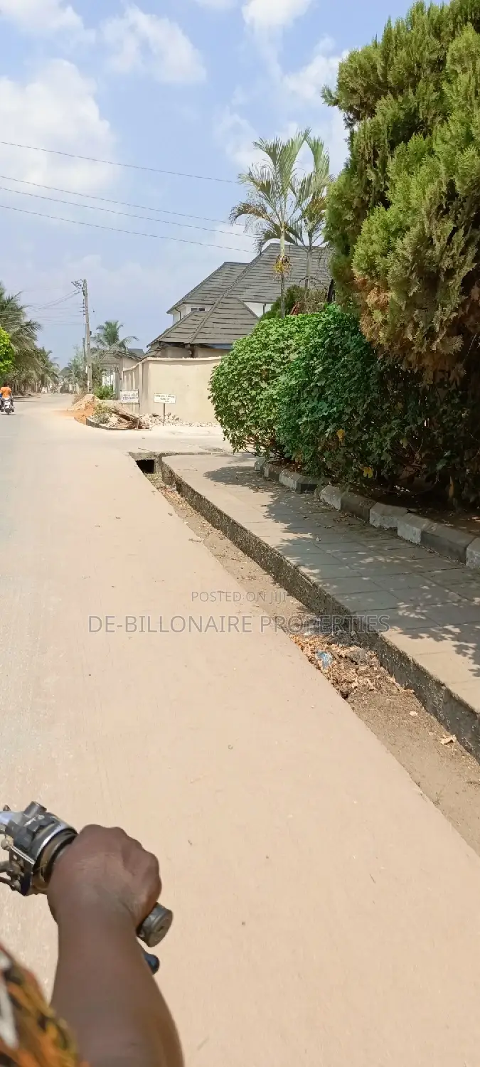 Furnished 1bdrm Chalet in Phase 2 for sale